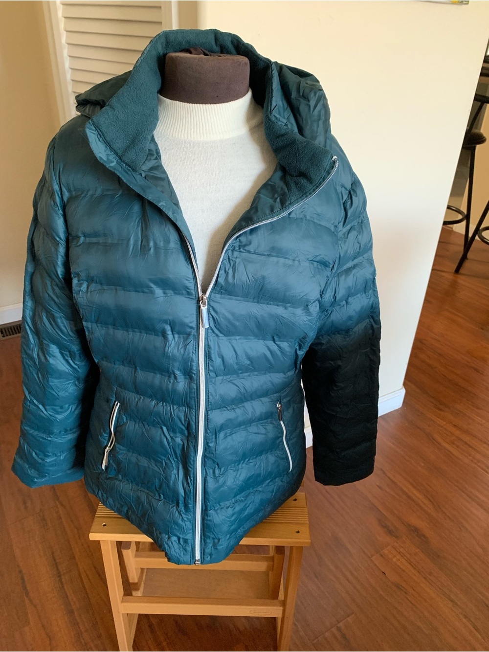 Time and Tru Teal Hooded Puffer jacket, new without tags